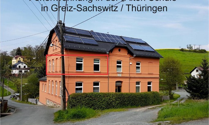 Greiz Apartment | Ferienwohnung West - Alte Schule Sachswitz