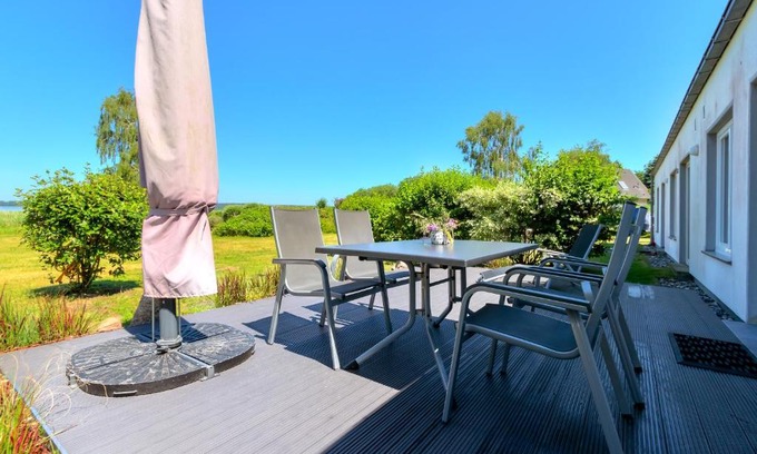 Benz Apartment | Ferienwohnungen direkt am Schmollensee