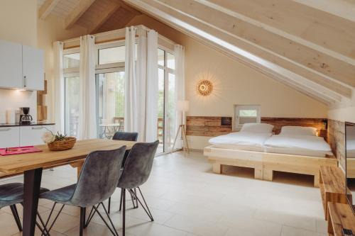 Wessling Apartment | Ferienwohnungen Gut Mischenried