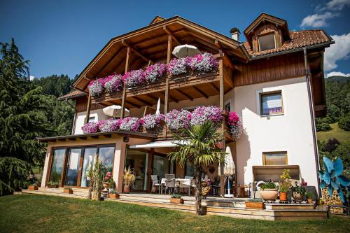 Millstatt Apartment | Ferienwohnungen Seerose in Dellach direkt am Millstätter See