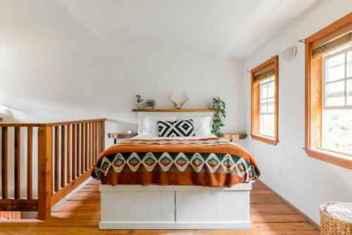 Ucluelet House | Fern Gully, Coastal Bohemian Loft at Beach