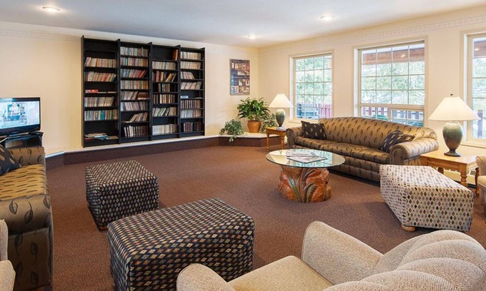 East Kootenay Hotel | Fernie Slopeside Lodge