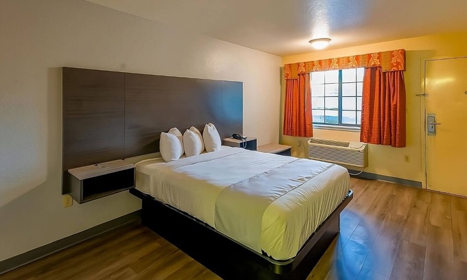 Sweet Home House | Few Miles from San Ducerro Winery! Onsite Pool, FREE Breakfast and Parking!