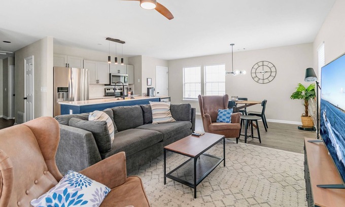 Pineville Cottage | Few Mins to Ballantyne-Pet Friendly-1 Level Home