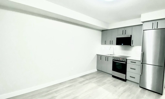 Sardis House | Few minutes walk to Veddar River, Cultus lake and Water theme park