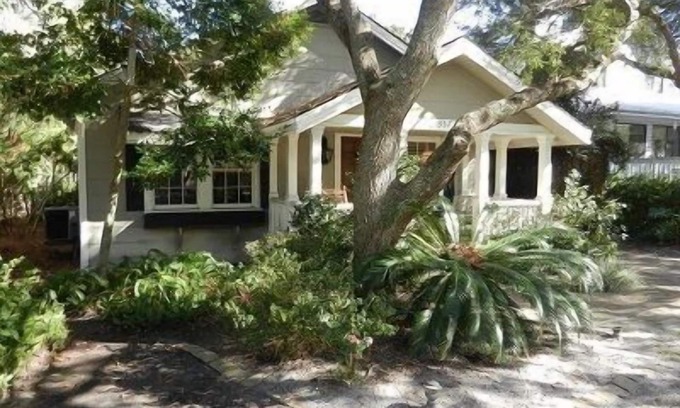 Grayton Beach House | Few short steps from the beach