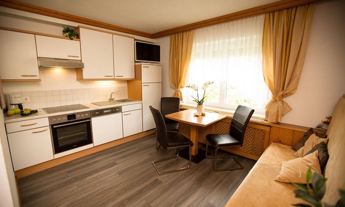 Schoerfling am Attersee Apartment | FEWO 2 - Wellness - Pension KNOLL am Attersee