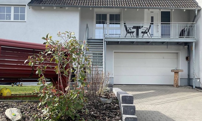 Hinzert-Polert Apartment | Fewo Brunnenblick - Appartement/fewo, Dusche, WC, 1 Schlafraum