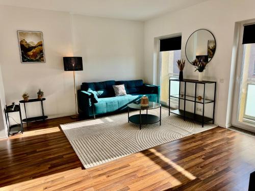 Zweckel Apartment | FeWo Palmtrees 2 - Große und moderne 2 Zimmerwohnung mit französischem Balkon in Gladbeck-Mitte nähe Movie Park und Veltins Arena