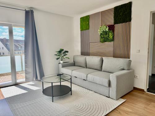 Zweckel Apartment | FeWo-Palmtrees 4 - Große moderne 2 Zimmerwohnung mit Süd-West Balkon in Gladbeck-Mitte Nähe Movie Park und Arena AufSchalke