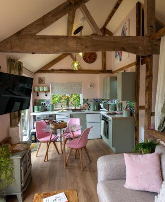 Madley House | Field View Cottage hottub, dog friendly great view