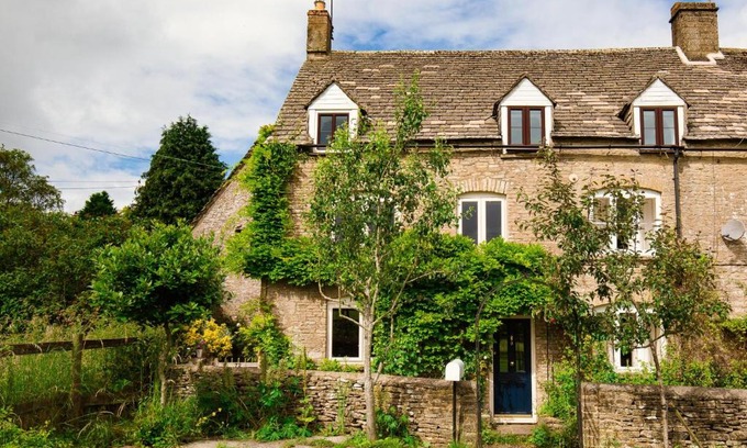 Laverton House | Field View