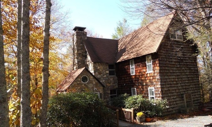 Charter Hills House | FIELDSTONE AND LOG HOME ON BEECH. Nov/Dec dates available at 2024 prices!