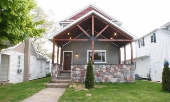 Frankfort House | Fieldstone Manor Estate