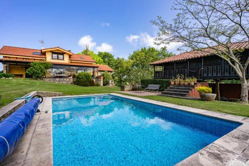 Quintueles House | Figares, casa con piscina