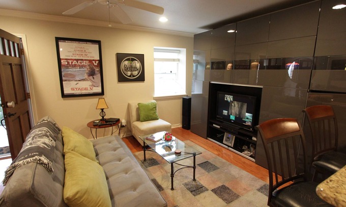 Travis Heights Condo | Filmmaker High-end Luxury 1/1 Condo