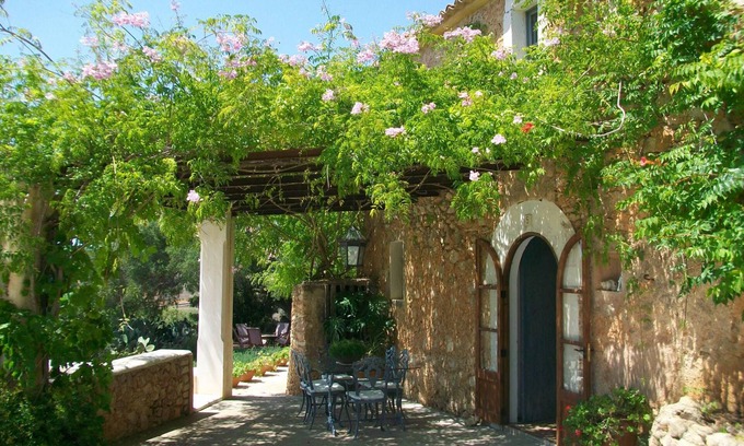 S'alqueria Blanca Villa | Finca CA NA TONINA in Santany for 8 people. BBQ Private pool- VILLAONLINE - Free Wifi