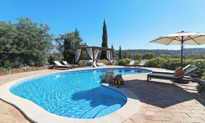 Loule Villa | Finca Quinta Matias with Mountain View, Pool & Wi-Fi