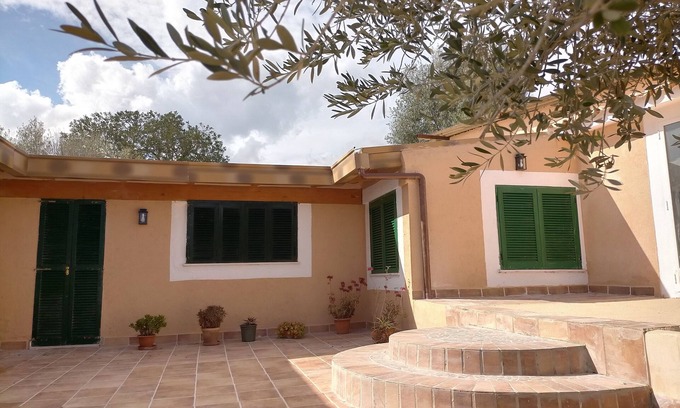 Llevant Cottage | Finca with views and 10 minutes from the beach, for 6 people.