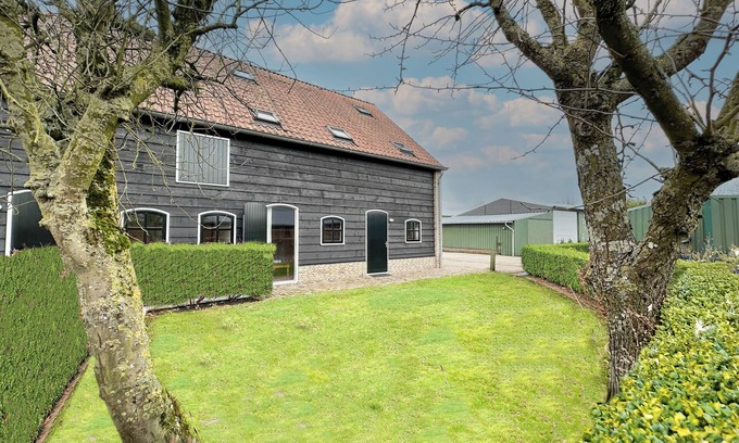 Drimmelen Apartment | Fine ground-floor apartment with private garden