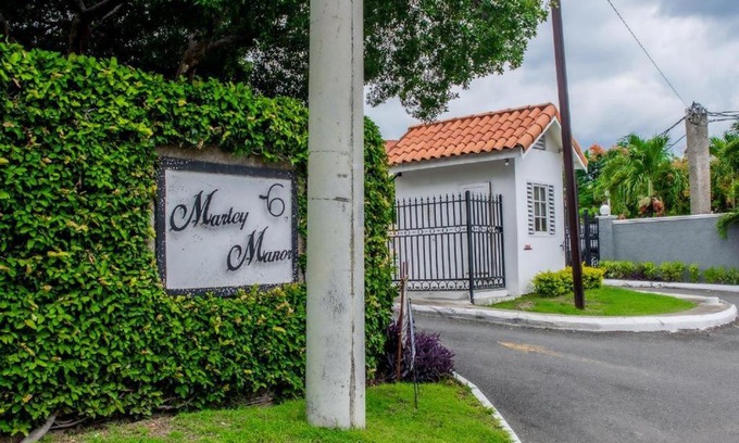 Barbican Apartment | Finest Accommodation Apt # 424 Marley Manor Block 4 6 Marley Rd Kgn 6