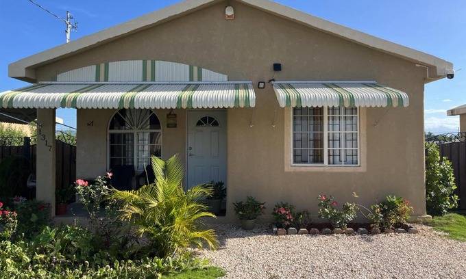 Portmore Apartment | Finest Accommodation Phoenix Park Lot 1317 Phase 4 Portmore St Catherine