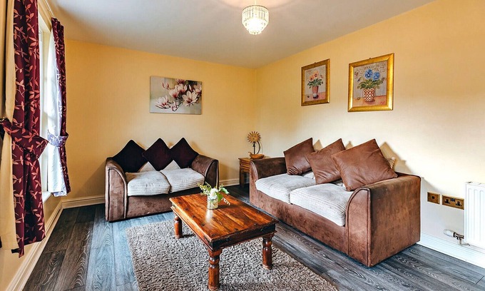 Eaton Mascott Cottage | Finest Retreats | Netley Hall - Rose