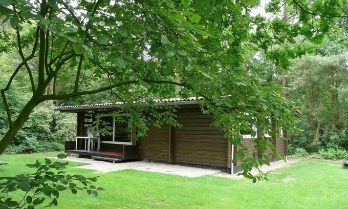 Meppen Resort | Finse Bungalow 6P - Three Bedroom Resort, Sleeps 6