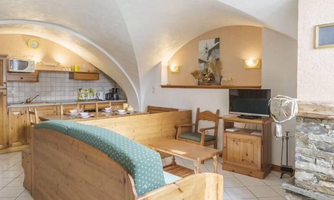Saint-Marcel Apartment | Fireplace or stove, parking, tv, ski locker, 60m², Saint Martin de Belleville