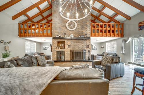 Heber House | Fire Pit and Grill Spacious Forest Lakes Chalet