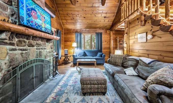 Lake Harmony Estates House | Fireside Cabin for Couples and Small Families. Hot Tub, Stone Fireplace, Slopes