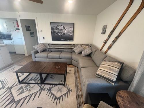 Mammoth Lakes Apartment | Fireside Condo at the Village - Remodeled