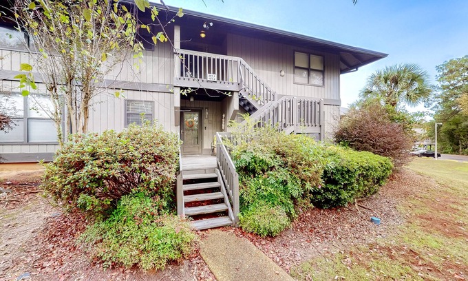 Diamondhead Condo | First-floor updated condo with pool, tennis court, balcony, & AC - dog-friendly