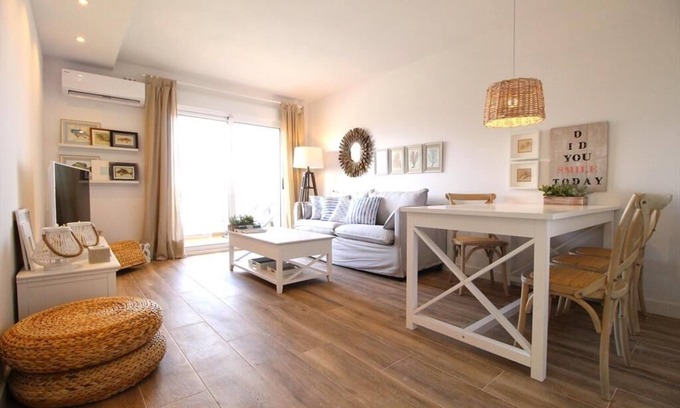 Molinell Apartment | FIRST LINE BEACH APARTMENT WITH SEA VIEWS. WIFI.