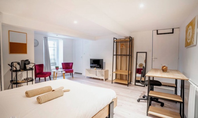 Trentemoult Apartment | Fisherman'Hut - Nantes on the river bank
