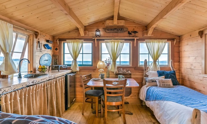 Homer Cabin | Fisherman's Cabin, beach front, Artist, Fishing, Glacier, Kayaking, Bear Viewing