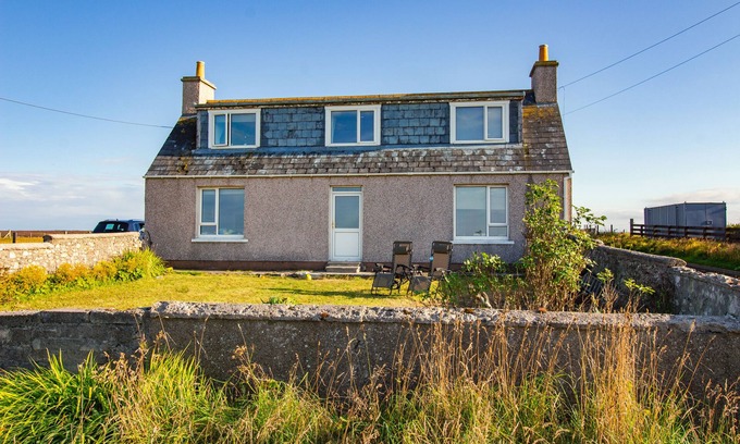 Isle of Lewis Cottage | FISHERMAN’S HOLDING, pet friendly, with a garden in Port Of Ness