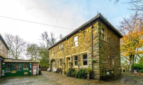 Accrington Apartment | Fitzys Coach House - Wellness Retreat