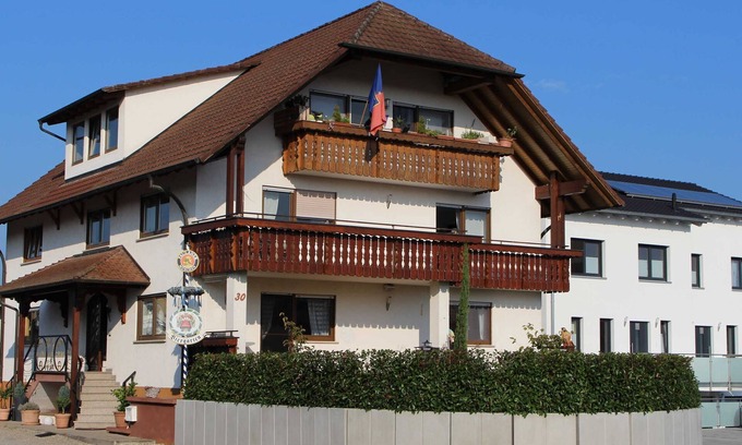 Rust Cottage | Five-bed room with WC and shower - Pension Kern