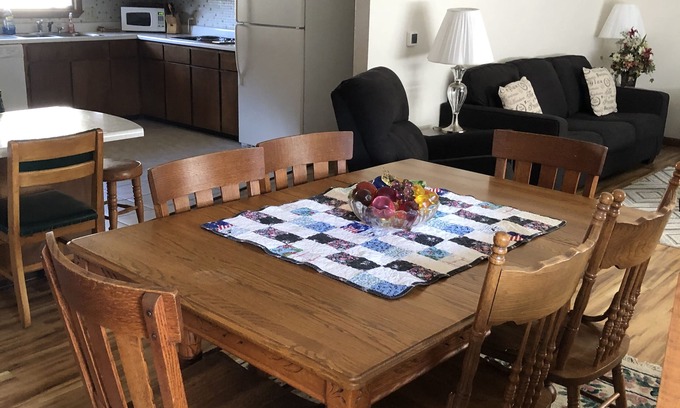 Alta Vista House | Five Bedroom Fully Furnished Guesthouse in NE Iowa Sleeps 10