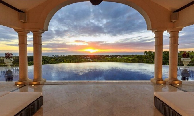 Plumtree Villa | Five Bedroom Luxury Ridge-front Property