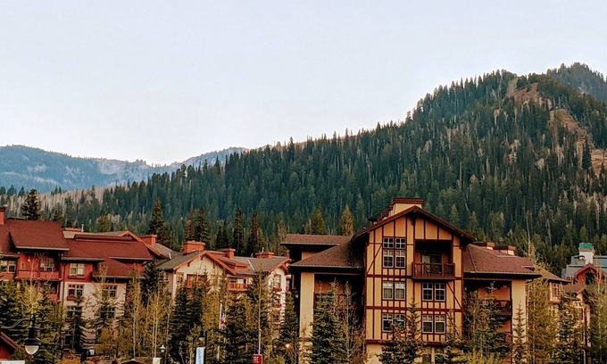 Salt Lake Mountain Resorts Condo | Five Star Luxury Ski-In Ski-Out with Mountain Views