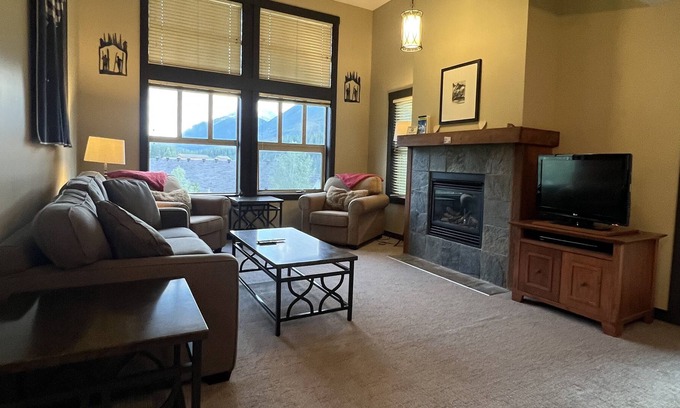 East Kootenay Condo | FLAGSHIP PANORAMA CONDO 2 bed 2 bath ski in/out Upper Village clean fee INC