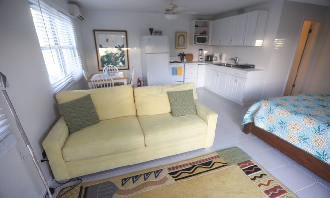 Estate Frenchman Bay Apartment | Flamboyant Oasis
