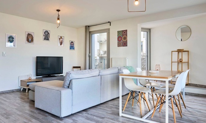 Lille Centre Ville Apartment | Flat close to the metro & 2 balconies