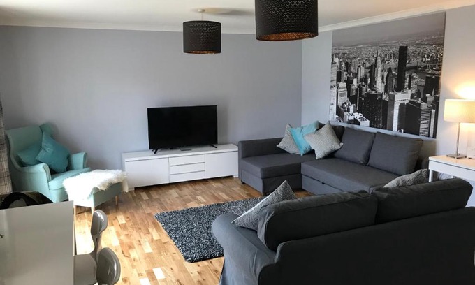 East Kilbride Apartment | Flat Five, 212 Eaglesham Road, East Kilbride, Glasgow
