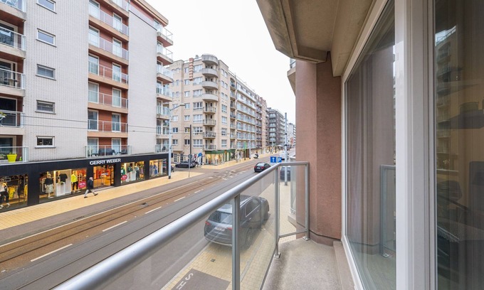 Middelkerke Apartment | Flat near Zeedijk with Cozy Terrace
