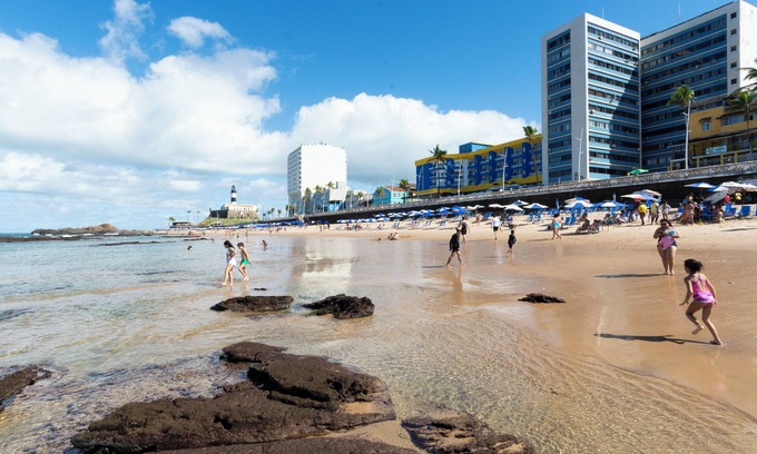 Barra Apartment | Flat on Farol da Barra beach with swimming pool, air conditioning and garage