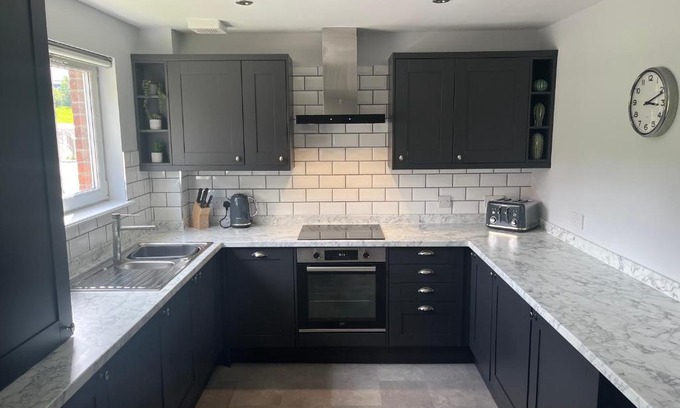 East Kilbride Apartment | Flat Two, 212 Eaglesham Road, East Kilbride, Glasgow