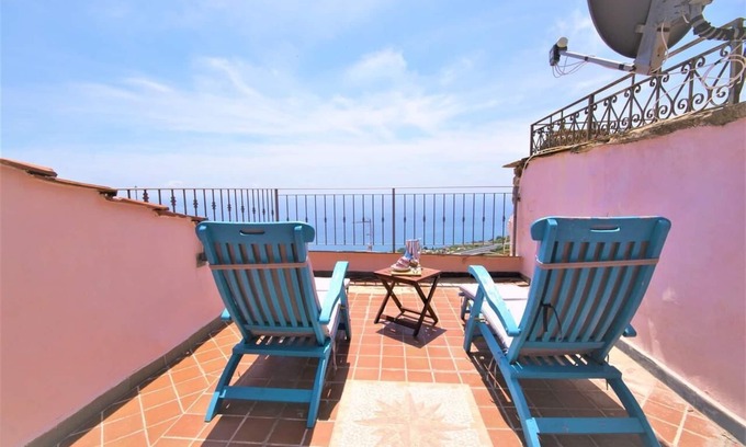Costarainera Apartment | Flat with sea view and terrace | Ap21